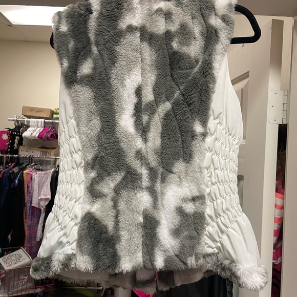 Montana Co. size M Vest - Picture 3 of 3